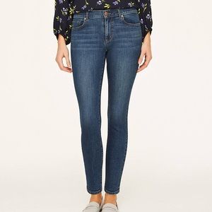 NWOT LOFT CURVY SKINNY ANKLE  JEANS IN MEDIUM WASH